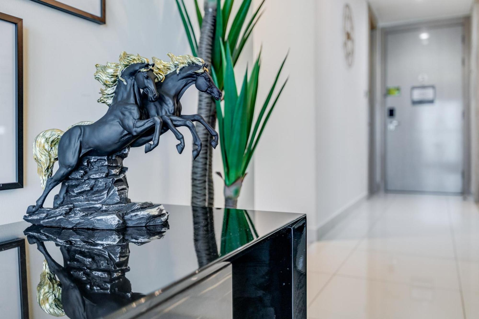 Globalstay Damac Towers By Paramount In Business Bay Dubai Exteriör bild